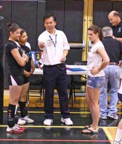 USA women's setter, courtney thompson, setting