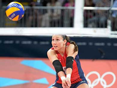 USA women's setter, courtney thompson, setting